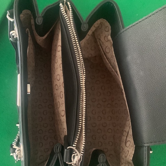GUESS handbag - Picture 2 of 3